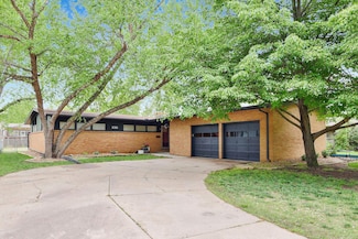 1015 N Stratford Ln, Wichita, KS 67206