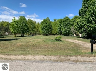 2040 Needle Dr W, Traverse City, MI 49685