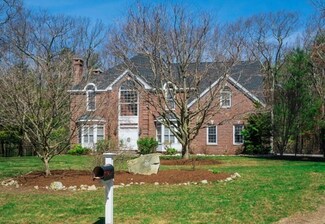 11 Francis St, Dover, MA 02030