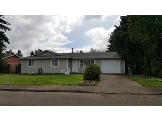 431 NE 3rd St, Willamina, OR 97396