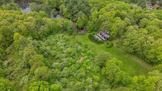 32 Beeholm Rd, Redding, CT 06896