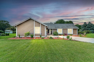 5261 Robinwood Ln, Hales Corners, WI 53130