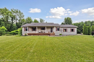 2264 Dodds Rd, North Branch, MI 48461
