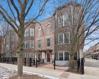 3021 W Cornelia Ave, Chicago, IL 60618