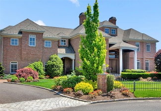 27 True Harbour Way, West Islip, NY 11795