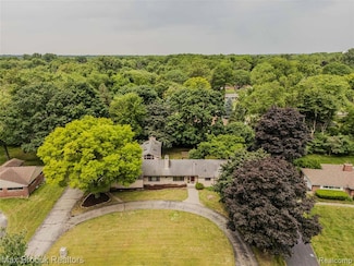6730 Halyard Rd, Bloomfield Hills, MI 48301