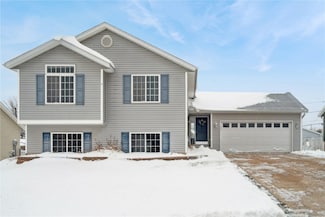 2020 25th St SW, Cedar Rapids, IA 52404