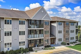 223 Oconomowoc Pkwy Unit 308, Oconomowoc, WI 53066