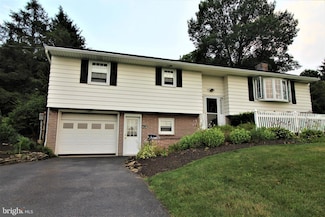 226 Edgewood Dr, New Holland, PA 17557