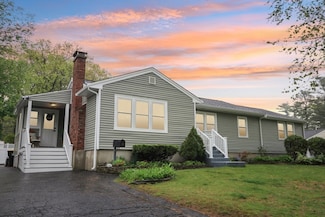23 Taunton St, Bellingham, MA 02019