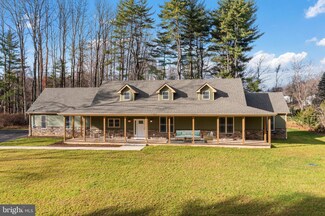 15 Openaki Rd, Dover, NJ 07869