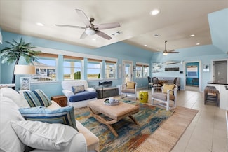 808 Pinata Dr, Crystal Beach, TX 77650