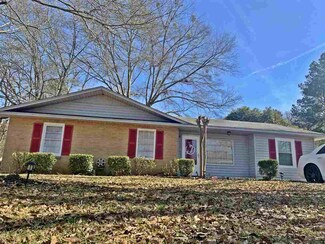 1810 Glencrest Ave, Yazoo City, MS 39194