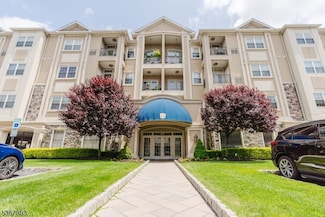 3308 Harcourt Rd, Clifton, NJ 07013