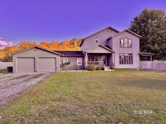 17500 Wilson Ave, Buchtel, OH 45716