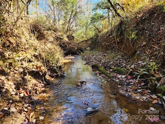 701 Moravian Falls Rd, Wilkesboro, NC 28697