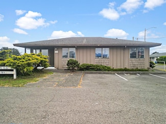 433 9th St, Crescent City, CA 95531