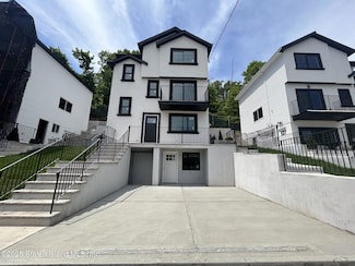 806 van Duzer St, Staten Island, NY 10304