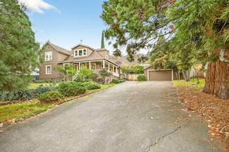 527 Chestnut St, Ashland, OR 97520