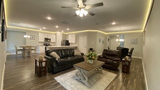 9146 Freeland St, Houston, TX 77075