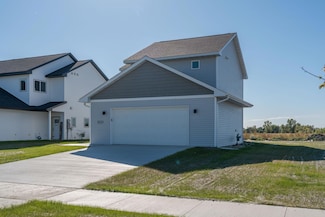 3221 Bassett Dr, Mankato, MN 56001