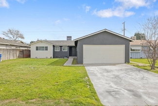 1055 Oxford Ave, Clovis, CA 93612
