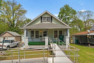 445 Jerome Ln, East Saint Louis, IL 62206