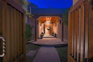 4 Crestview Cir, Santa Fe, NM 87506