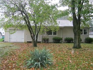 220 Park Ln, Walbridge, OH 43465