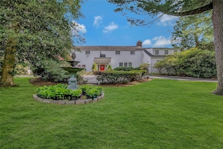 12 W Mall Dr, Huntington, NY 11743