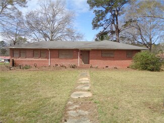 412 Howard Rd, Tuskegee Institute, AL 36088