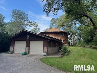 3114 Eclipse St, Clinton, IA 52732