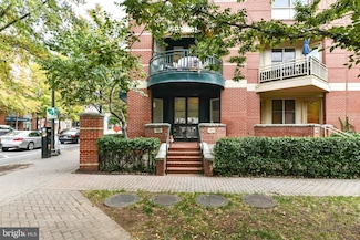 1688 N Quinn St, Arlington, VA 22209