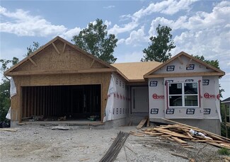 908 Ingleside Dr, Pleasant Hill, MO 64080
