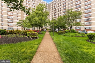 4600 Duke St Unit 613, Alexandria, VA 22304