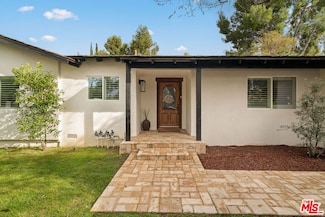 20212 Oxnard St, Woodland Hills, CA 91367