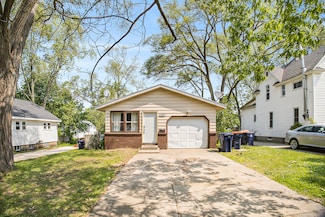 137 E 20th St, Holland, MI 49423