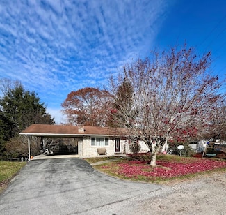 118 Christopher Dr, Glen Morgan, WV 25813