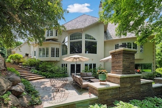 490 Old Long Lake Rd, Wayzata, MN 55391