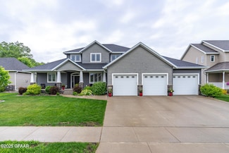 5518 Charlie Ray Dr, Grand Forks, ND 58201