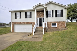 302 Congressman Dr, Clarksville, TN 37042