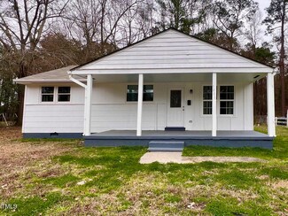 1001 Candlewood Dr, Kinston, NC 28501