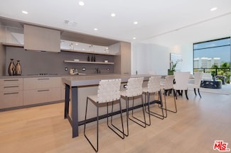10777 Wilshire Blvd Unit 703, Los Angeles, CA 90024