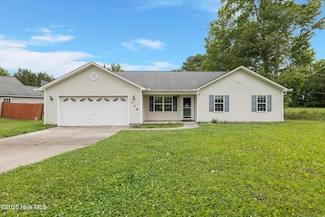 308 Big Tree Ln, Chinquapin, NC 28521
