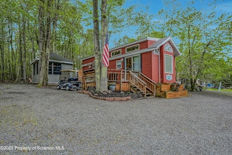 576 Warbler Dr, Eagle Lake, PA 18424