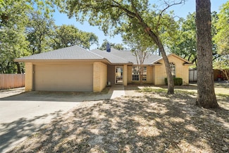 1116 Shadow Ridge Dr, Azle, TX 76020