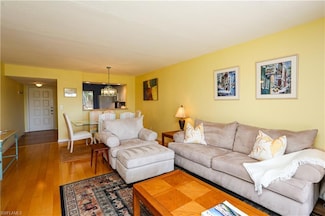 1075 Foxfire Ln Unit 207, Naples, FL 34104