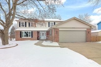1419 Castlewood Dr, Wheaton, IL 60189