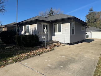 198 W Burlington St, Riverside, IL 60546
