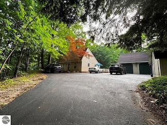 10520 S Dalzell Rd, Traverse City, MI 49684